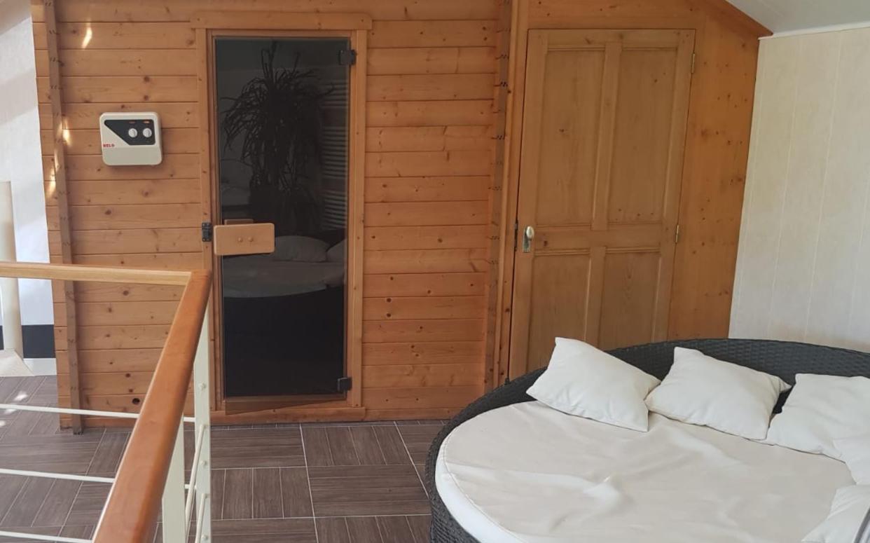 Le Domaine De Tizo Hotel Saint-Victor-de-Morestel ภายนอก รูปภาพ