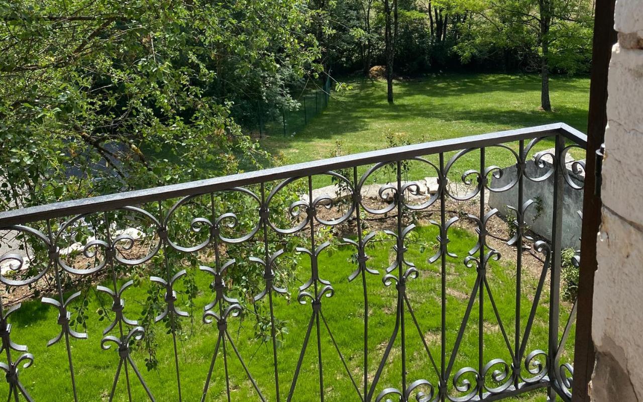 Le Domaine De Tizo Hotel Saint-Victor-de-Morestel ภายนอก รูปภาพ