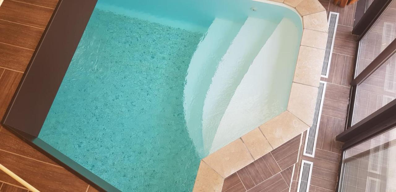 Le Domaine De Tizo Hotel Saint-Victor-de-Morestel ภายนอก รูปภาพ