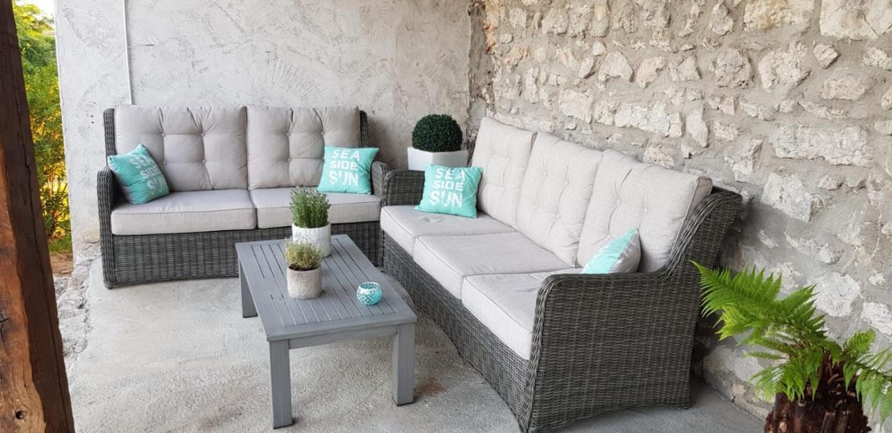 Le Domaine De Tizo Hotel Saint-Victor-de-Morestel ภายนอก รูปภาพ